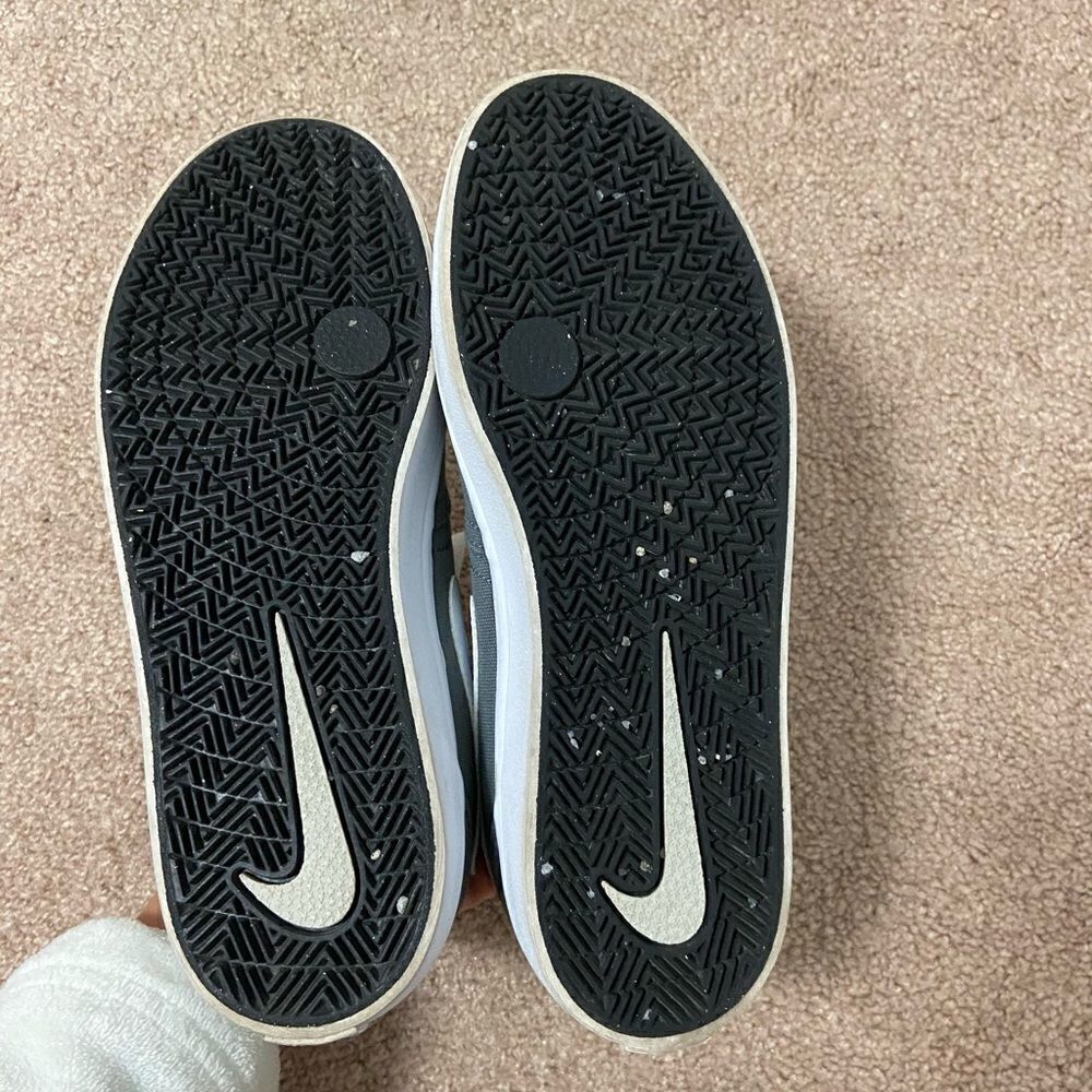 Nike SB Check Solarsoft Gray Canvas Shoe - Picture 4 of 7